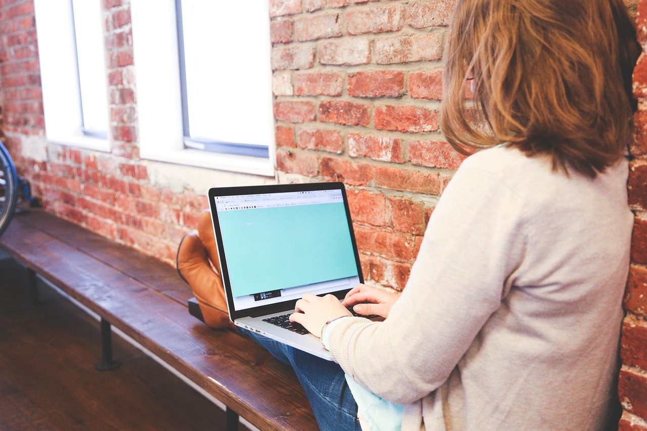 Student, typing, keyboard — Accessing Global Markets Efficiently Using Metatrader 4 Online